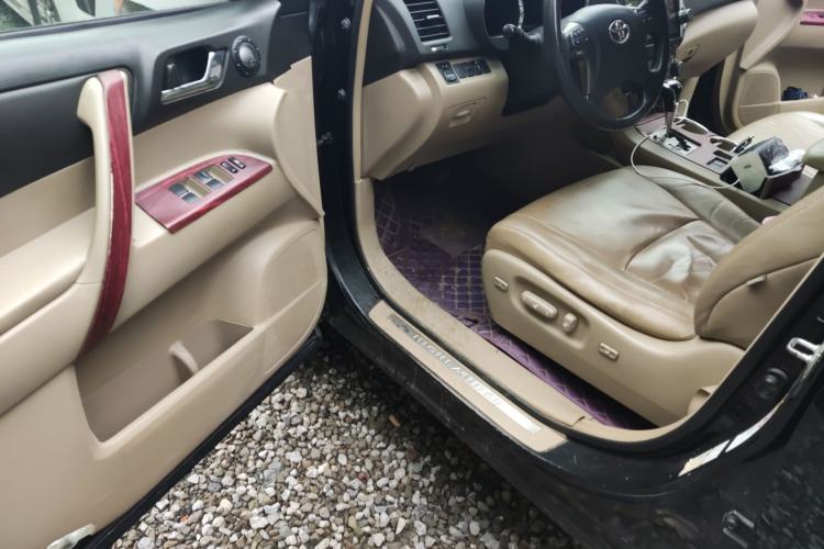 Used Toyota Highlander 2011 2.7L Two-Wheel Drive 7-Seater Luxury Edition Driver Seat