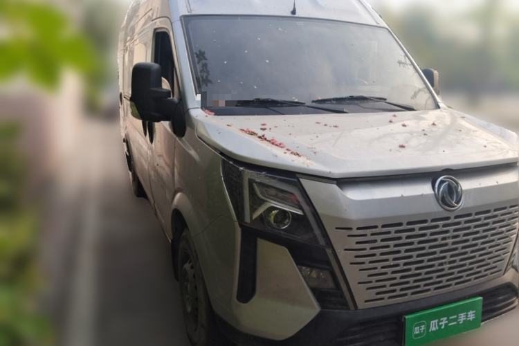 Used Dongfeng Yufeng 2023 V9+ 2.3T Manual Front-Drive Van Long Wheelbase High Roof 3-Seater
