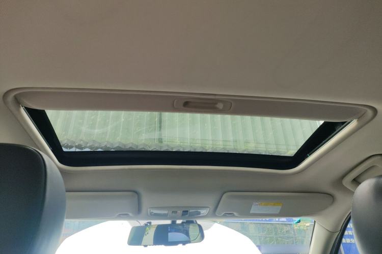 Used Mitsubishi Outlander 2019 2.4L 4x4 Zhi Xiang Edition 7 Seats China VI Standard Headliner