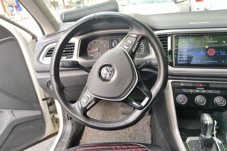 Used Volkswagen T-ROC 2018 230TSI DSG Two-Wheel Drive Advanced Version China V Standard
