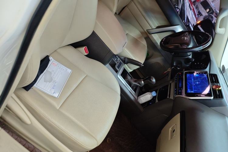 Used Toyota Prado 2017 2.7L Automatic 2700 Gasoline 4x4 7-Seater – Middle East Version Right Front Seat