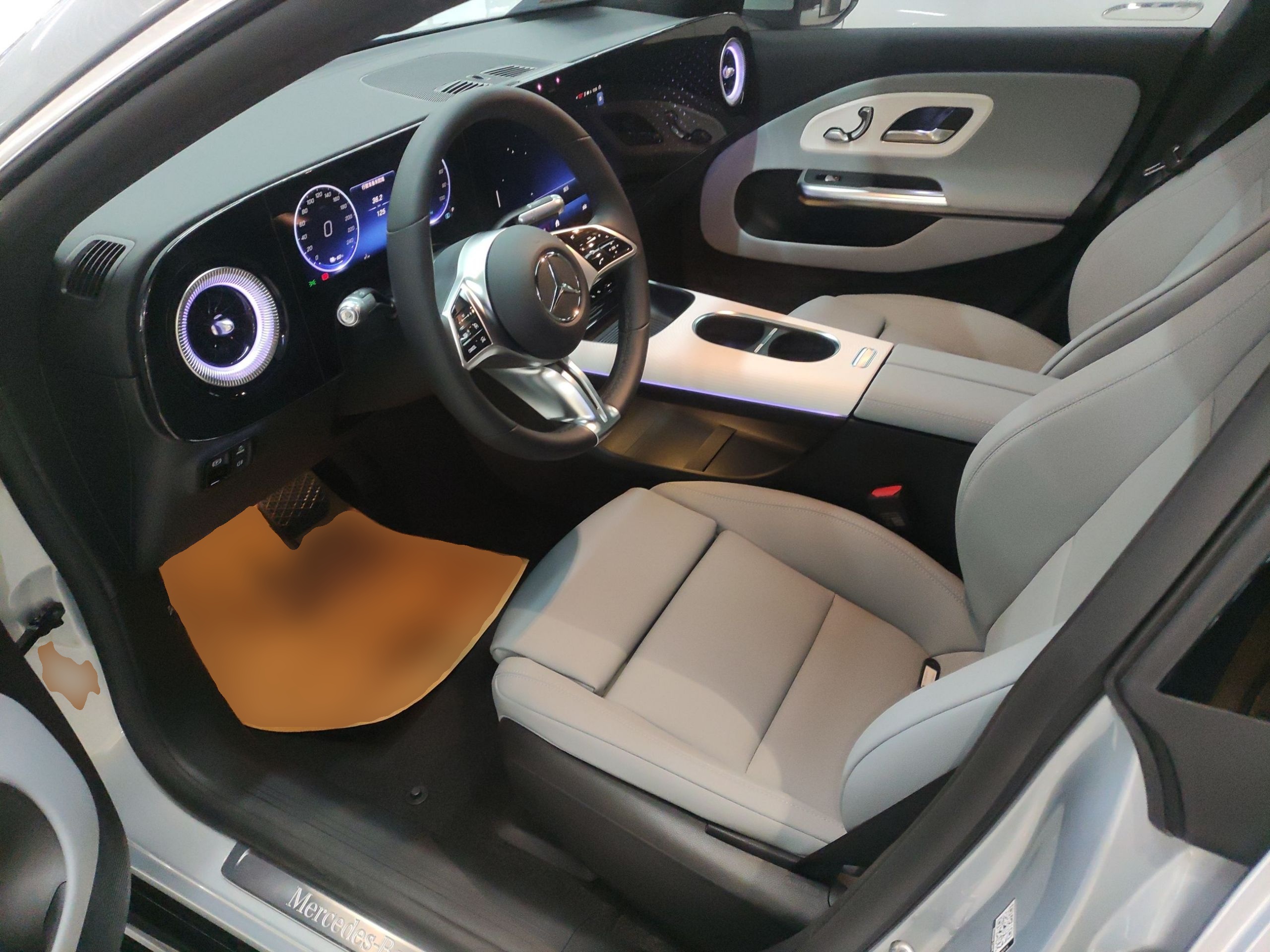 المقاعد الأمامية داخل السيارة