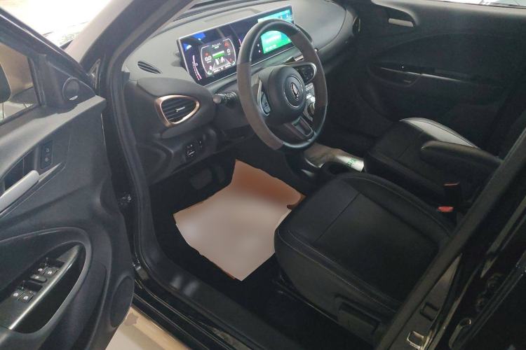 Used ORA White Cat 2022 Xiaoyue Mao Edition 360 km Luxury Model Lithium NMC