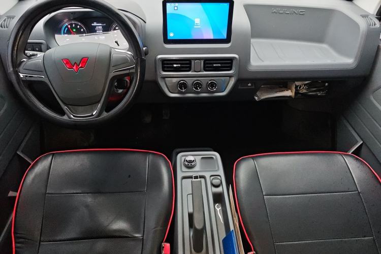 Used Wuling Yangguang 2026 Model, 440km Bus Comfort Edition, 6 Seats Interior 2
