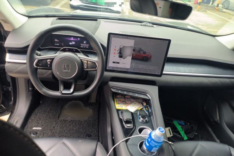 Used Zeekr 001 2023 YOU Edition 100 kWh Center Console