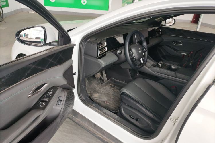 Used BYD Qin L 2025 DM-i Smart Drive 120KM Superior Model Driver Seat