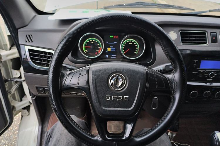 Used Dongfeng Yufeng EM26 2023 Standard Edition 41.472 kWh Henan Lithium Power Steering Wheel