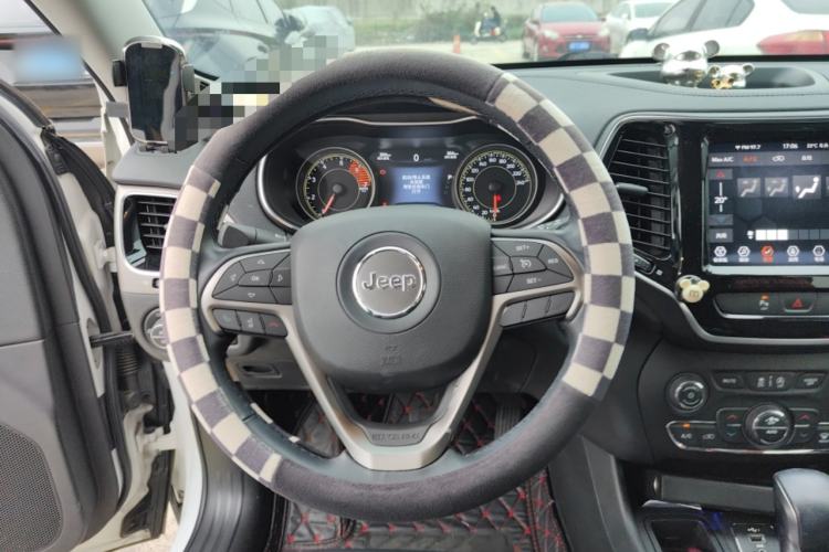Used Jeep Cherokee 2019 2.0T Two-Wheel Drive Smart Enjoyment Version China V Steering Wheel