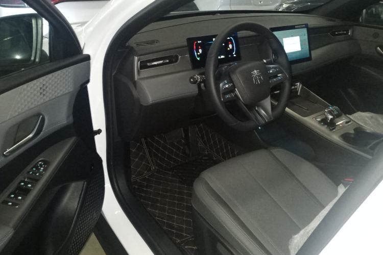 Used BYD Qin PLUS 2025 DM-i Smart Drive 55KM Leading Model Driver Seat