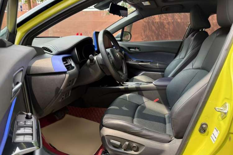 Used Toyota C-HR 2020 2.0L Leading Edition Interior 3