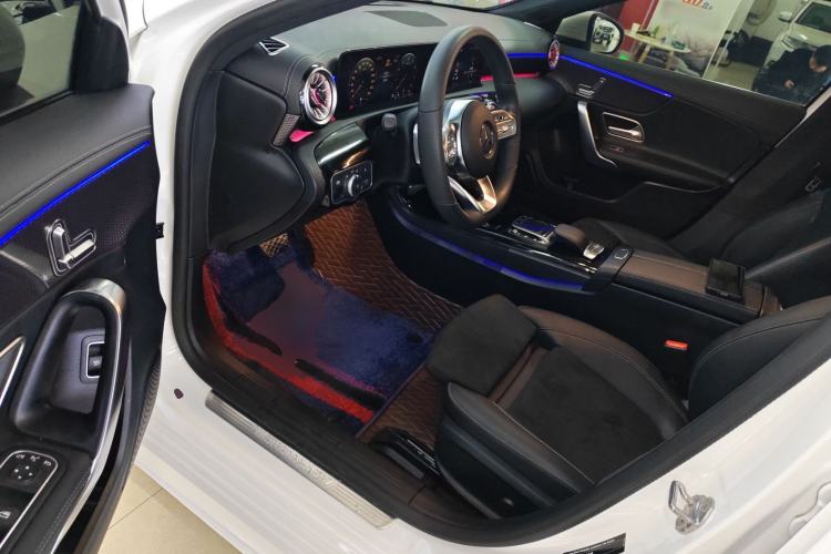 Used Mercedes-Benz A-Class 2022 Revised Version A 200 L Sport Sedan Fashionable Style
