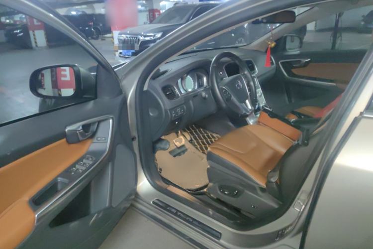 Used Volvo S60 2016 S60L T4 Zhiyuan Edition
