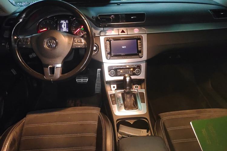 Used Volkswagen FAW-Volkswagen CC 2011 2.0 TSI Ultimate Edition Center Console