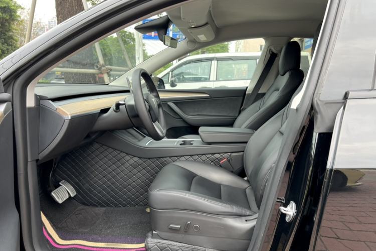 Used Tesla Model Y 2021 Standard Range Rear-Wheel Drive Version Left Front Seat