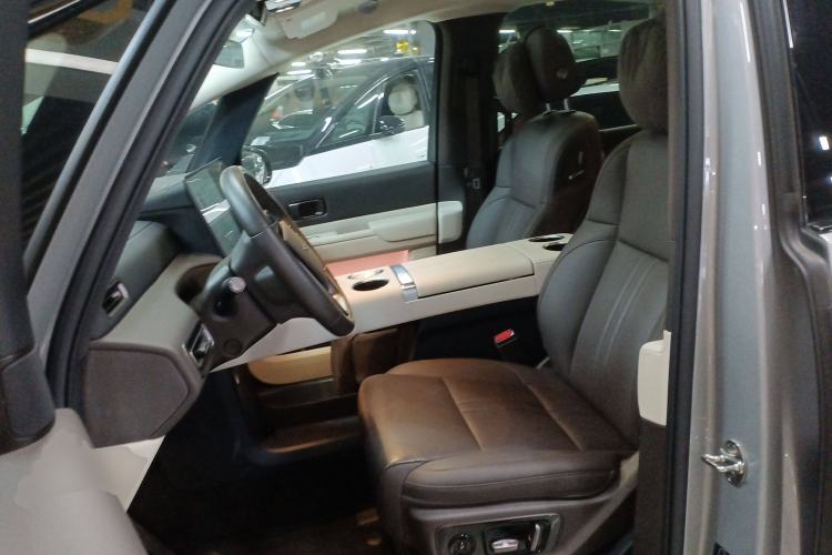 Used Li Auto MEGA 2024 Ultra Model
