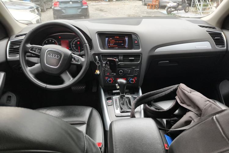 Used Audi Q5 2012 2.0TFSI Technology Model Center Console