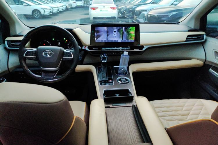 Used Toyota Granvia 2023 2.5L Hybrid Comfort Edition
