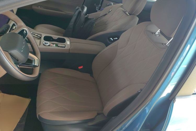 Used Chery Tiggo 8 PLUS C-DM 2025 1.5T 116 km Prestige Version 5 Seats