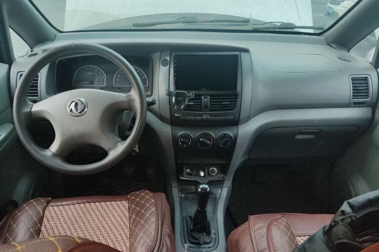 Used Dongfeng Shuaike 2011 1.6L Manual Commercial 5-Seater Center Console