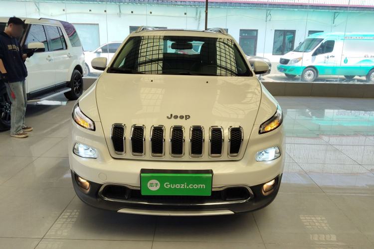 Used Jeep Cherokee 2017 2.0L Superior Edition Front