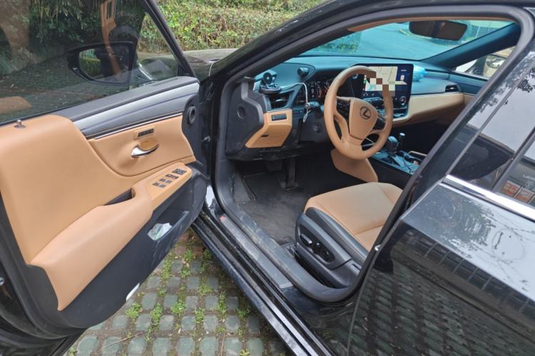 Used Lexus ES 2024 200 Premium Edition Driver Seat