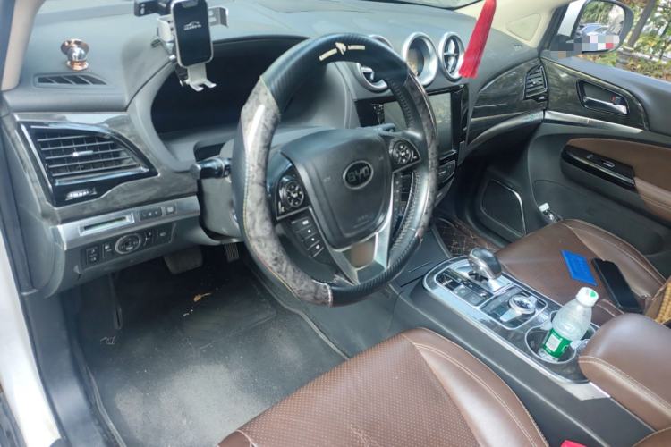 Used BYD Tang New Energy 2015 2.0T Four-Wheel-Drive Flagship Model