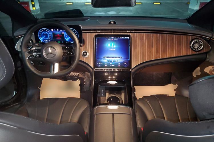Used Mercedes-Benz EQE 2022 350 Luxury Edition Center Console