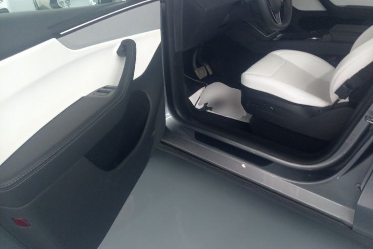 Used Tesla Model Y 2025 Rear-Wheel-Drive Version Driver Seat