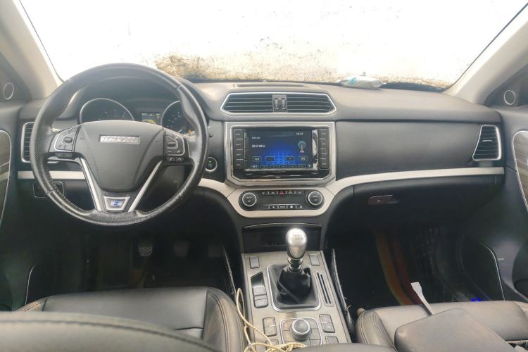 Used Haval H6 2015 Upgraded Model 1.5T Manual Two-Wheel Drive Prestige Version