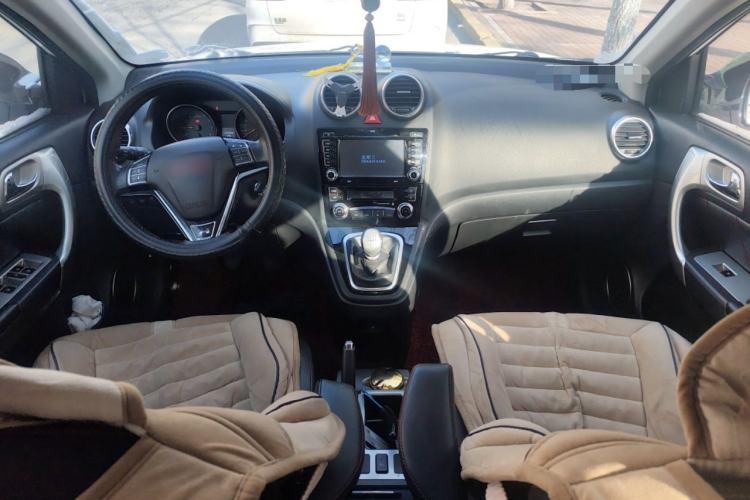 Used Haval H6 2013 Upgraded Model 1.5T Manual Two-Wheel Drive Urban Version