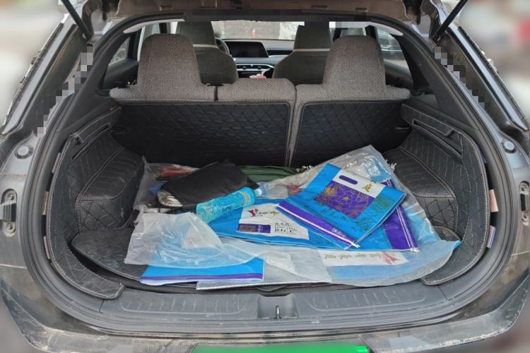 Used Venucia V 2022 260T Black Horse Edition · Idol Trunk