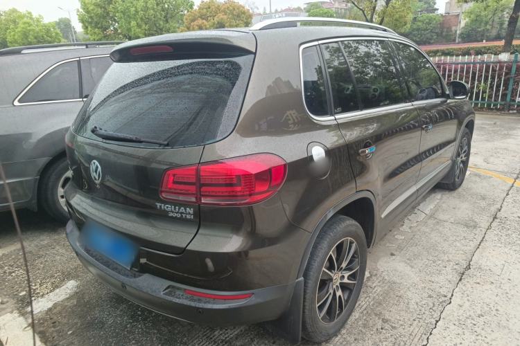 Used Volkswagen Tiguan 2015 1.8TSI Automatic Two-Wheel Drive Luxury Model Rear Right 45 Deg