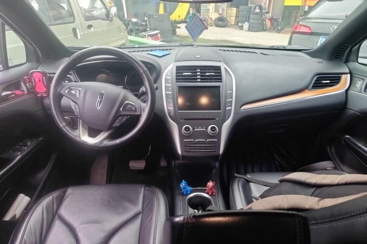 Used Lincoln MKC 2014 2.0T Four-Wheel Drive Luxury Edition Center Console