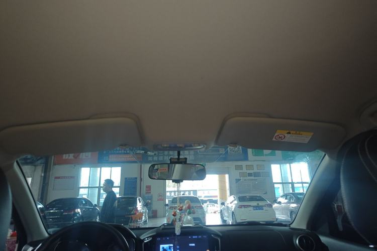 Used Venucia T70 2016 2.0L CVT Smart Choice Edition
