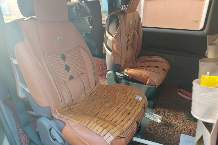 Used FORTHING Lingzhi 2013 M3 1.6L 7-Seater Luxury Model
