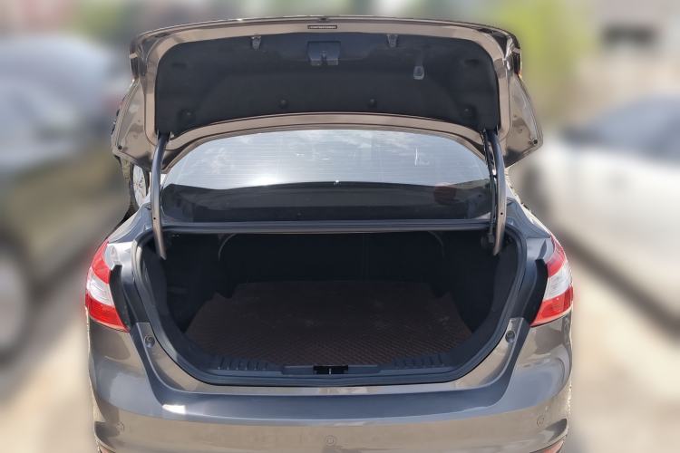 Used Ford Focus 2012 Sedan 1.6L Automatic Fashion Edition
