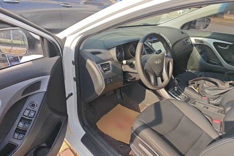 Used Hyundai Elantra (5th Generation / Langdong) 2015 1.6L Automatic Fashion Model
