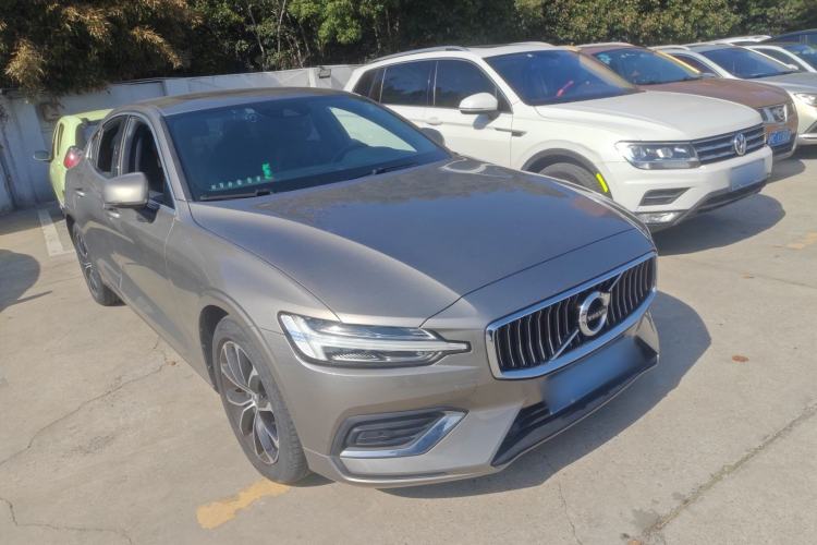 Used Volvo S60 2020 T4 Zhiyi Luxury Edition Front Right 45 Deg