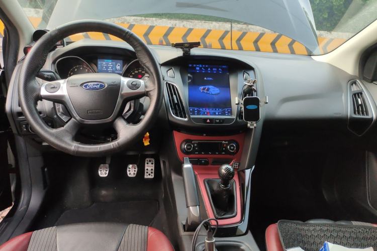 Used Ford Focus 2012 Hatchback 2.0L Manual Luxury Sport Model
