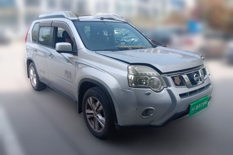 Used Nissan X-Trail 2012 2.5L CVT Luxury Edition 4WD Front Right 45 Deg