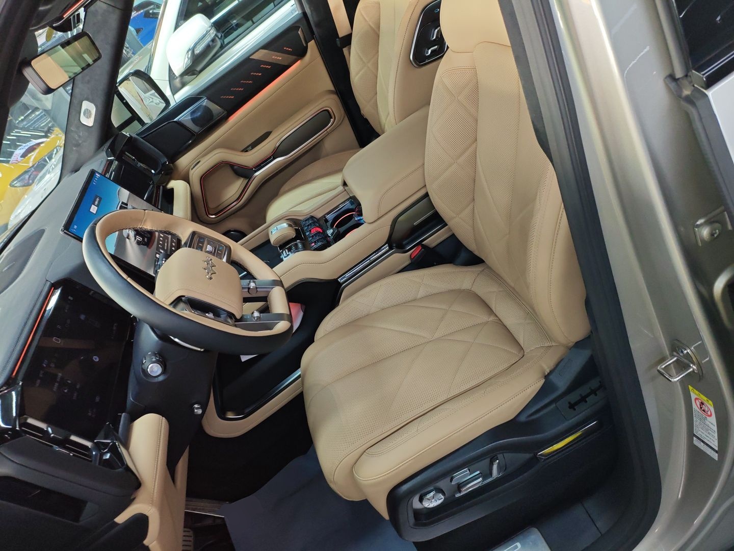 Переднее сиденье в автомобиле