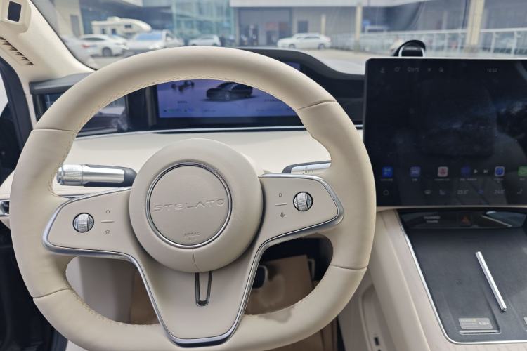 Used Hima Stelato S9 2025 Extended-Range Ultra Interior 4