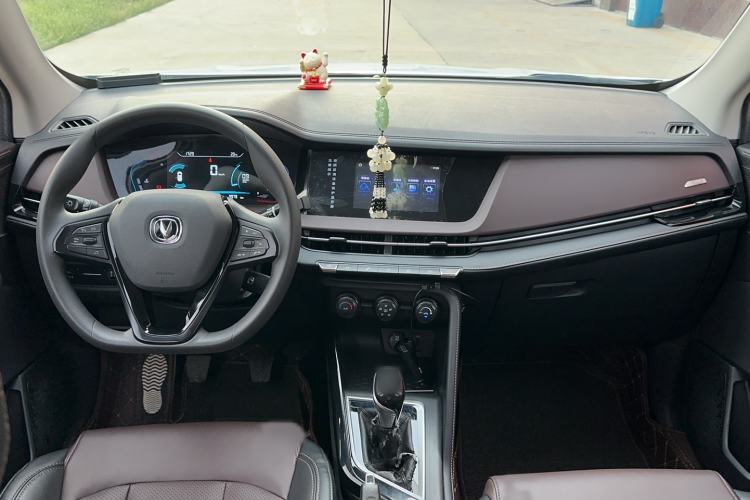 Used CHANGAN CS15 2019 1.5L Manual Entry-Level Version China VI Standard Interior 3