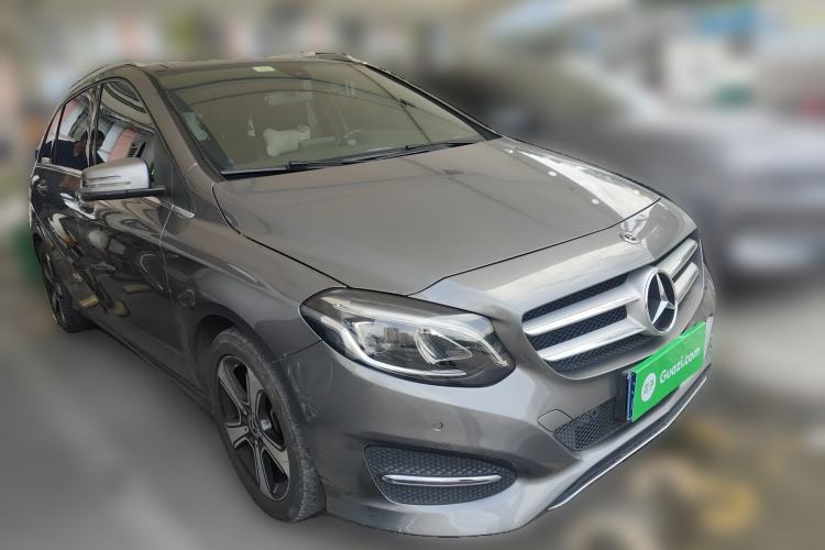 Used Mercedes-Benz B-Class 2017 B 200 Fashion Model Front Right 45 Deg