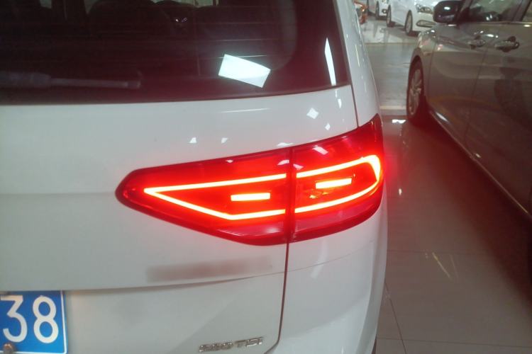 Used Volkswagen Touran 2016 Volkswagen Touran L 280TSI DSG Luxury Edition
