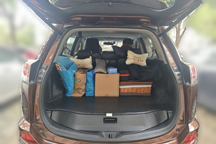 Used Toyota RAV4 2016 2.0L CVT Two-Wheel Drive Fashion Edition China V Standard
