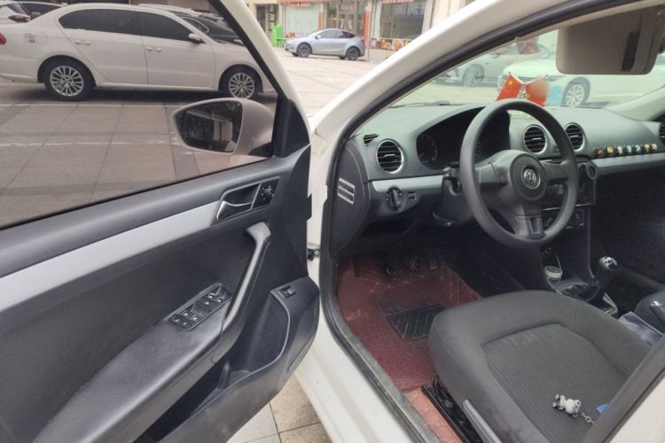 Used Volkswagen Jetta 2015 1.4L Manual Comfort Model
