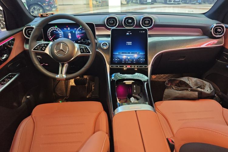 Used Mercedes-Benz GLC 2025 Refresh GLC 260 L 4MATIC Dynamic Edition Center Console