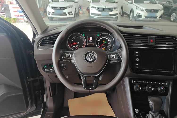 Used Volkswagen Tiguan L 2018 Facelift 330TSI Automatic Two-Wheel Drive Luxury Edition Steering Wheel