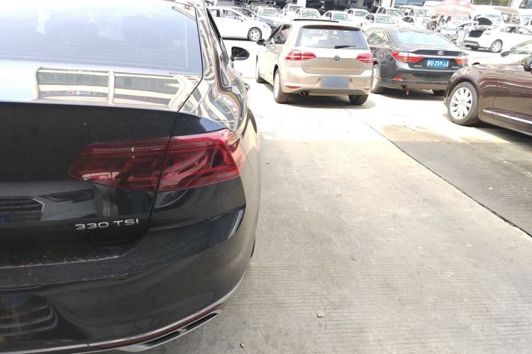 Used Volkswagen Magotan 2023 2 Million Units Limited Edition 330TSI DSG Leading Version Exterior 3